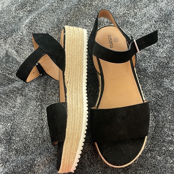 NWOT SUSINA SANDALS - Picture 2 of 3